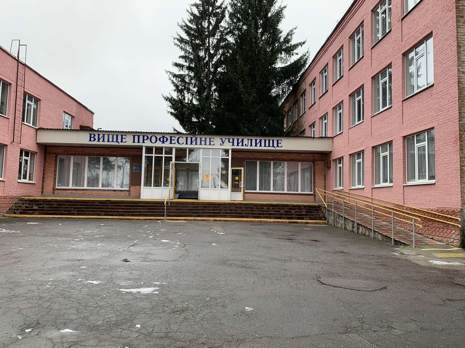 ЗВІТ З ПАНДУСІВ ДЛЯ КОЛЕДЖІВ ТА ВИЩИХ НАВЧАЛЬНИХ ЗАКЛАДІВ: ДОСТУПНІСТЬ ДЛЯ МАЛОМОБІЛЬНИХ ГРУП НАСЕЛЕННЯ 11
