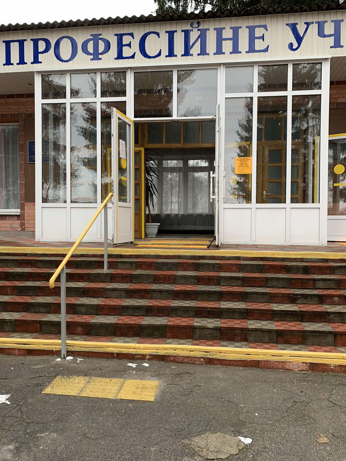 ЗВІТ З ПАНДУСІВ ДЛЯ КОЛЕДЖІВ ТА ВИЩИХ НАВЧАЛЬНИХ ЗАКЛАДІВ: ДОСТУПНІСТЬ ДЛЯ МАЛОМОБІЛЬНИХ ГРУП НАСЕЛЕННЯ 13